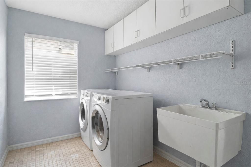На продажу: $699,000 (5 спален, 3 ванн, 3739 Квадратных фут)