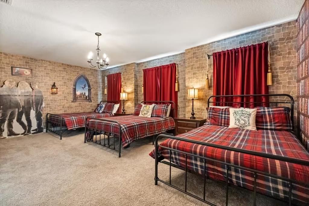 For Sale: $890,000 (9 beds, 5 baths, 3922 Square Feet)