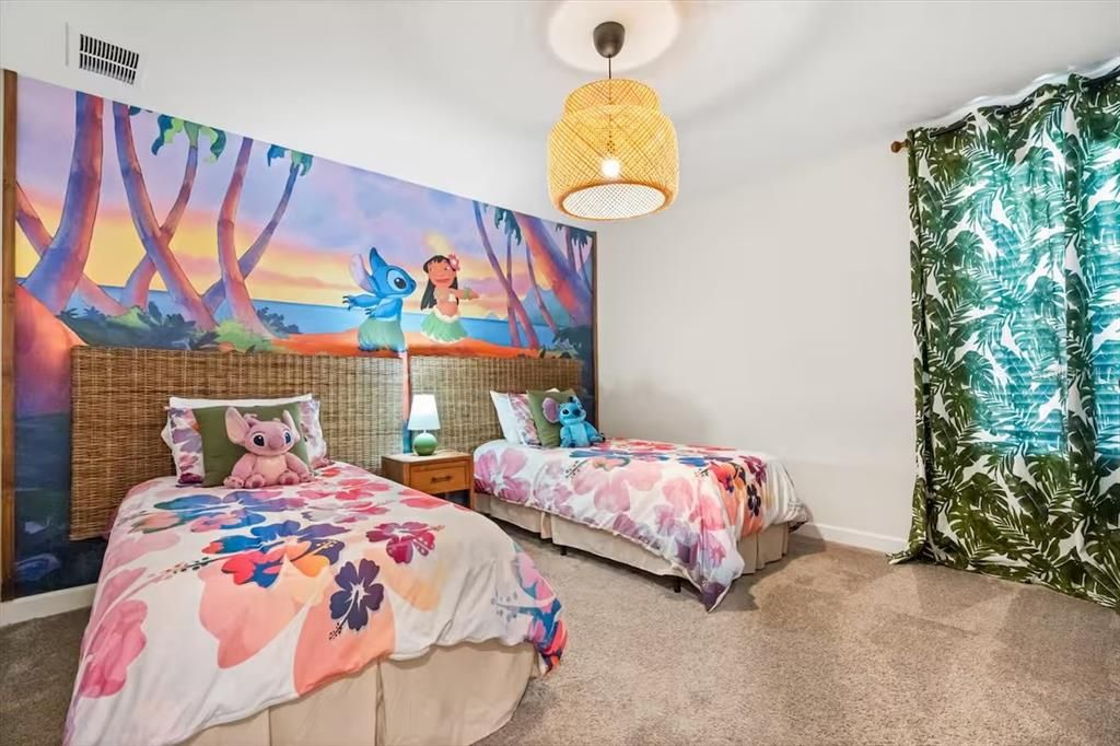 For Sale: $890,000 (9 beds, 5 baths, 3922 Square Feet)