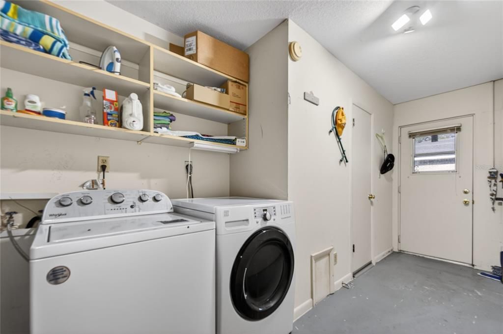 For Sale: $198,999 (2 beds, 2 baths, 1405 Square Feet)
