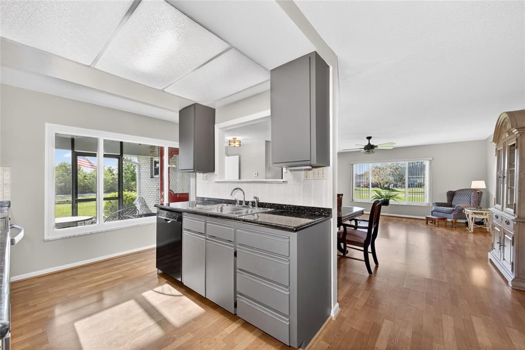 For Sale: $198,999 (2 beds, 2 baths, 1405 Square Feet)