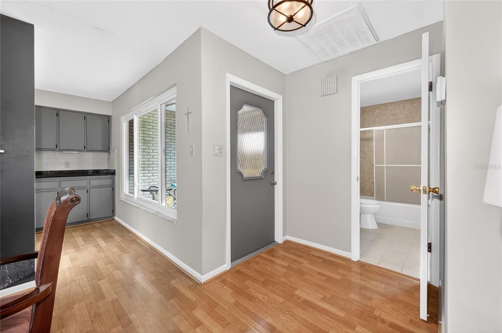 For Sale: $198,999 (2 beds, 2 baths, 1405 Square Feet)