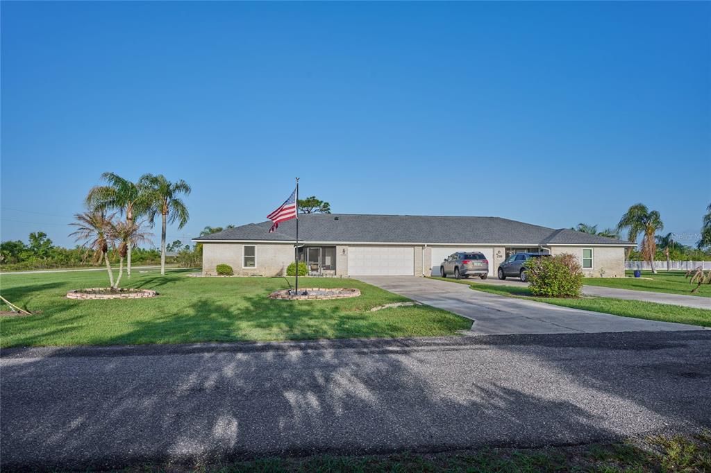 For Sale: $198,999 (2 beds, 2 baths, 1405 Square Feet)