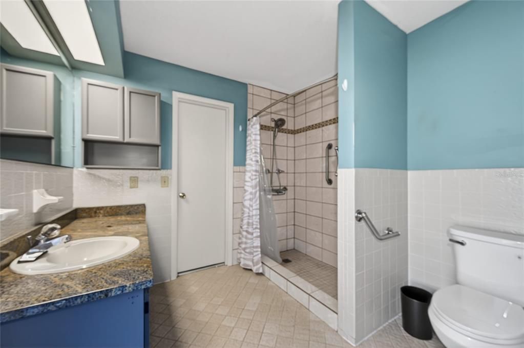 For Sale: $198,999 (2 beds, 2 baths, 1405 Square Feet)