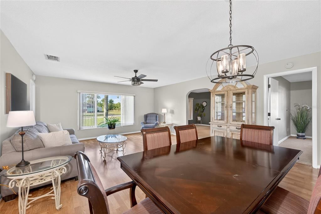 For Sale: $198,999 (2 beds, 2 baths, 1405 Square Feet)