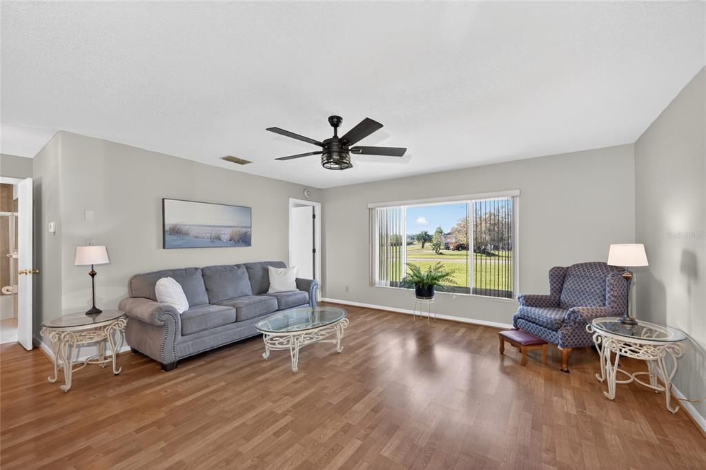 For Sale: $198,999 (2 beds, 2 baths, 1405 Square Feet)