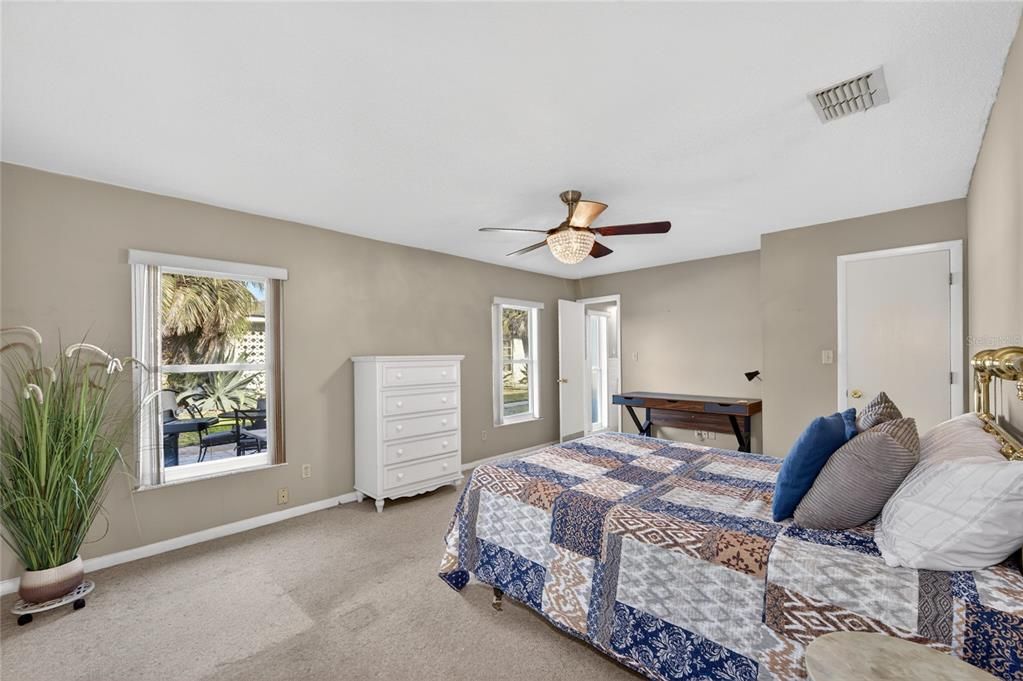 For Sale: $198,999 (2 beds, 2 baths, 1405 Square Feet)