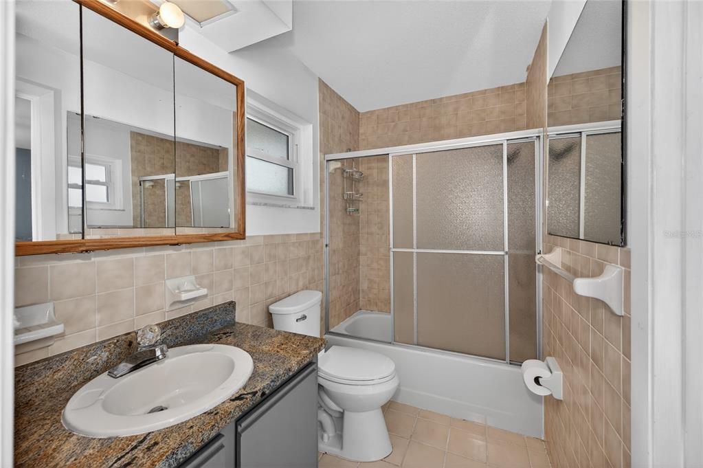 For Sale: $198,999 (2 beds, 2 baths, 1405 Square Feet)