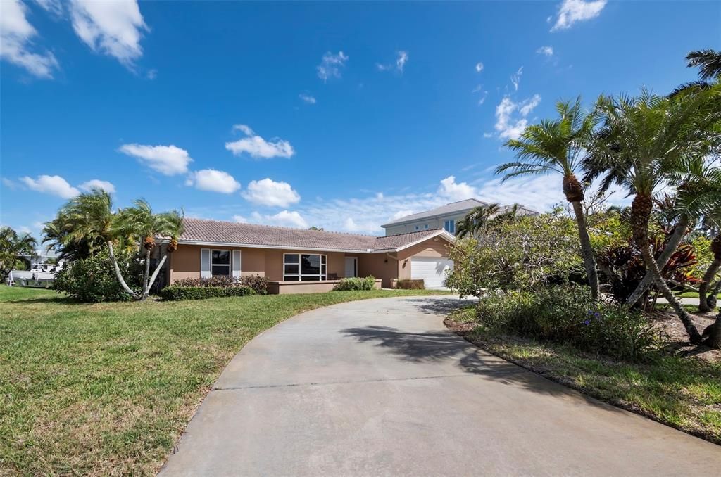 For Sale: $1,795,000 (0.36 acres)