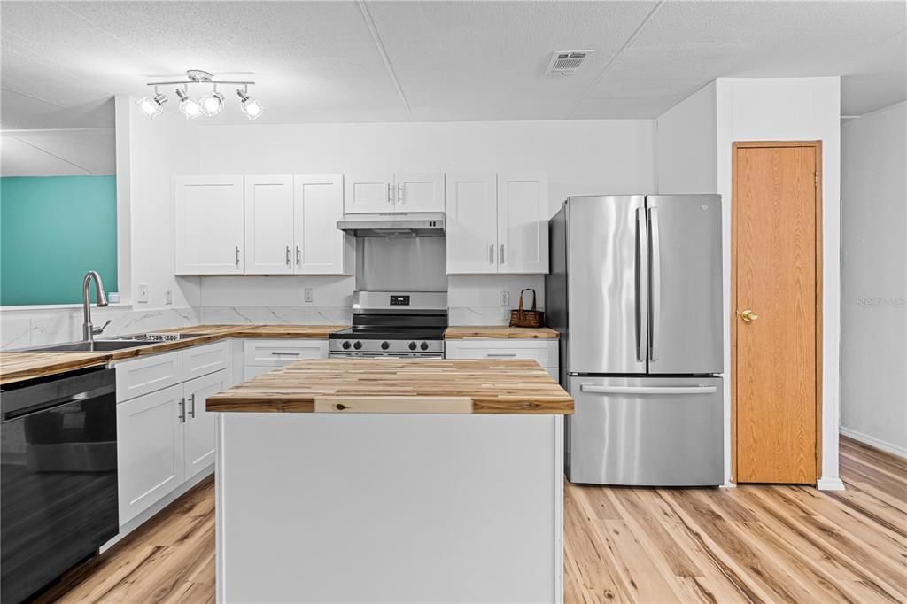 For Sale: $197,500 (3 beds, 2 baths, 1188 Square Feet)