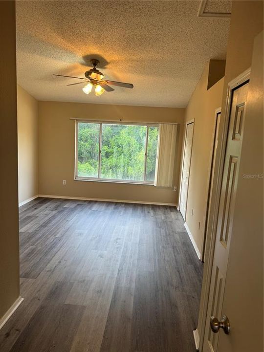 For Sale: $209,999 (2 beds, 1 baths, 1184 Square Feet)