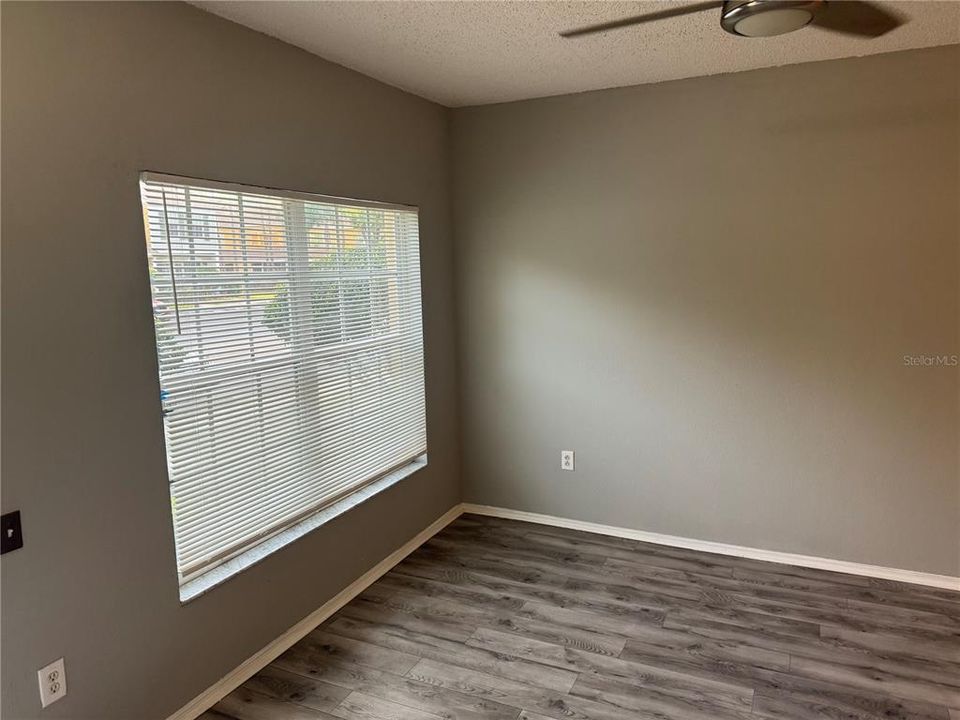 For Sale: $209,999 (2 beds, 1 baths, 1184 Square Feet)