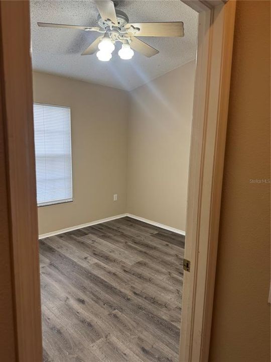 For Sale: $209,999 (2 beds, 1 baths, 1184 Square Feet)