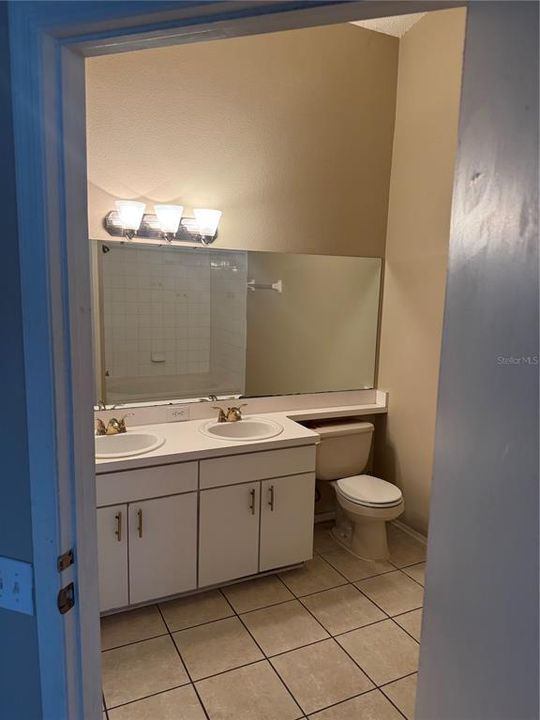 For Sale: $209,999 (2 beds, 1 baths, 1184 Square Feet)