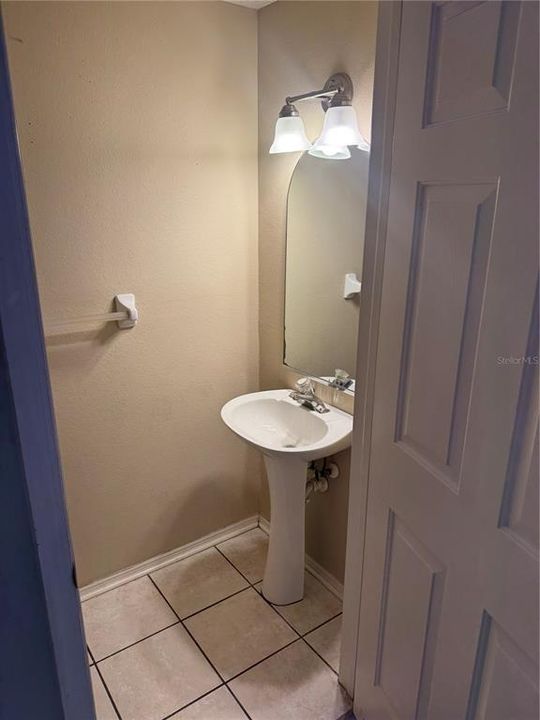 For Sale: $209,999 (2 beds, 1 baths, 1184 Square Feet)