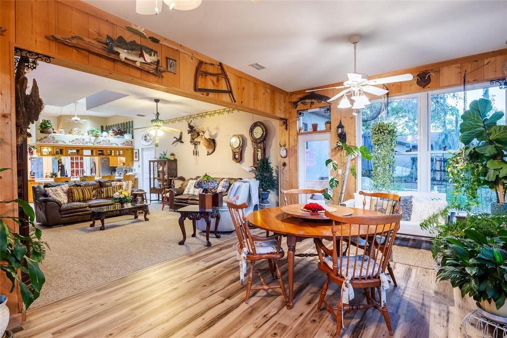 Activo con contrato: $420,000 (3 camas, 2 baños, 2002 Pies cuadrados)
