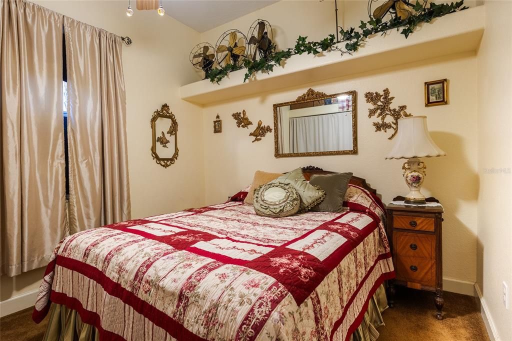 Activo con contrato: $420,000 (3 camas, 2 baños, 2002 Pies cuadrados)