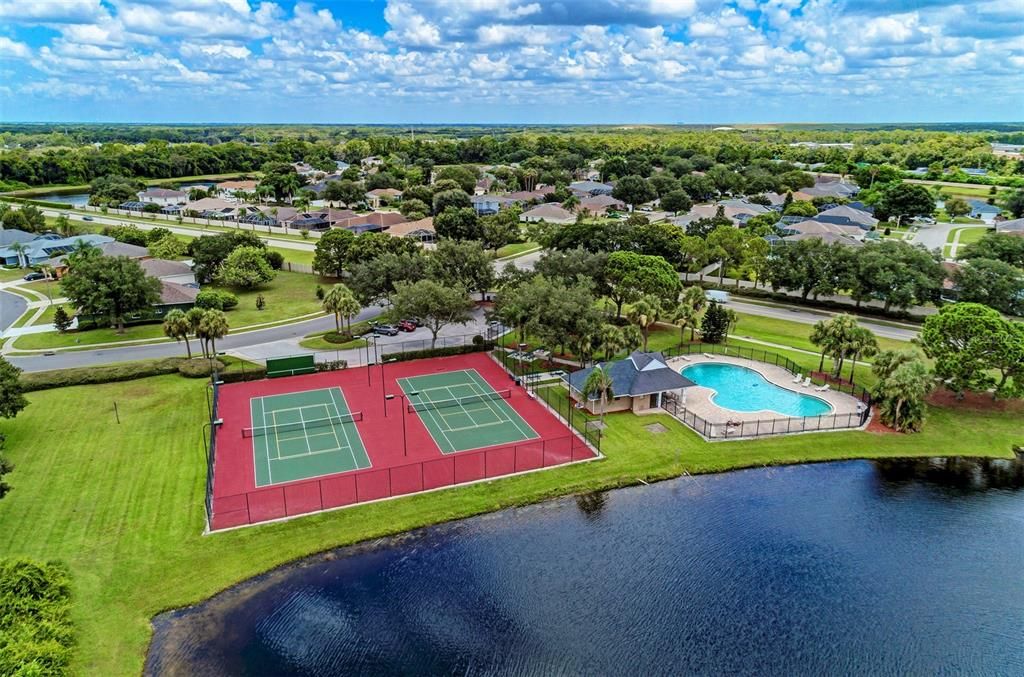 Activo con contrato: $649,000 (4 camas, 3 baños, 2368 Pies cuadrados)