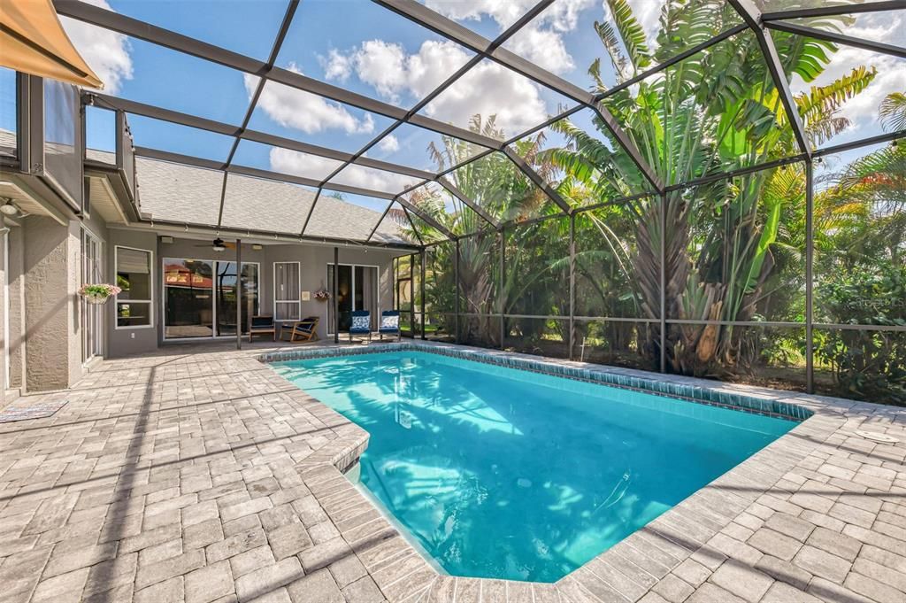 Activo con contrato: $649,000 (4 camas, 3 baños, 2368 Pies cuadrados)
