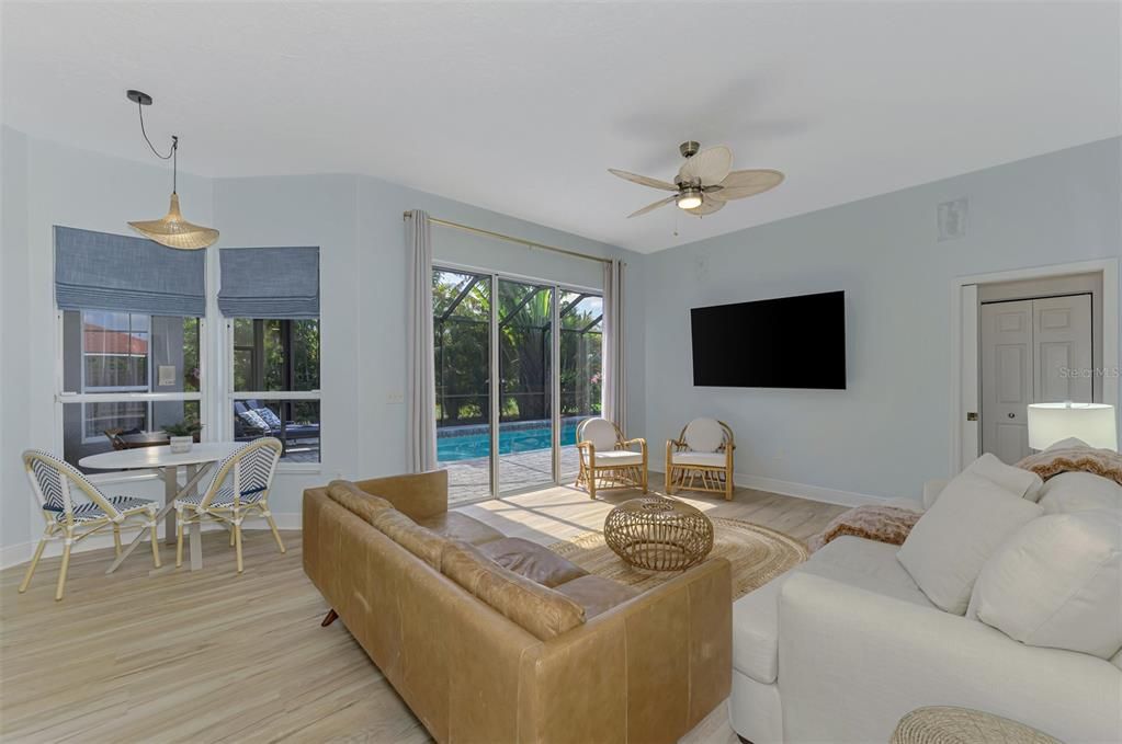 Activo con contrato: $649,000 (4 camas, 3 baños, 2368 Pies cuadrados)