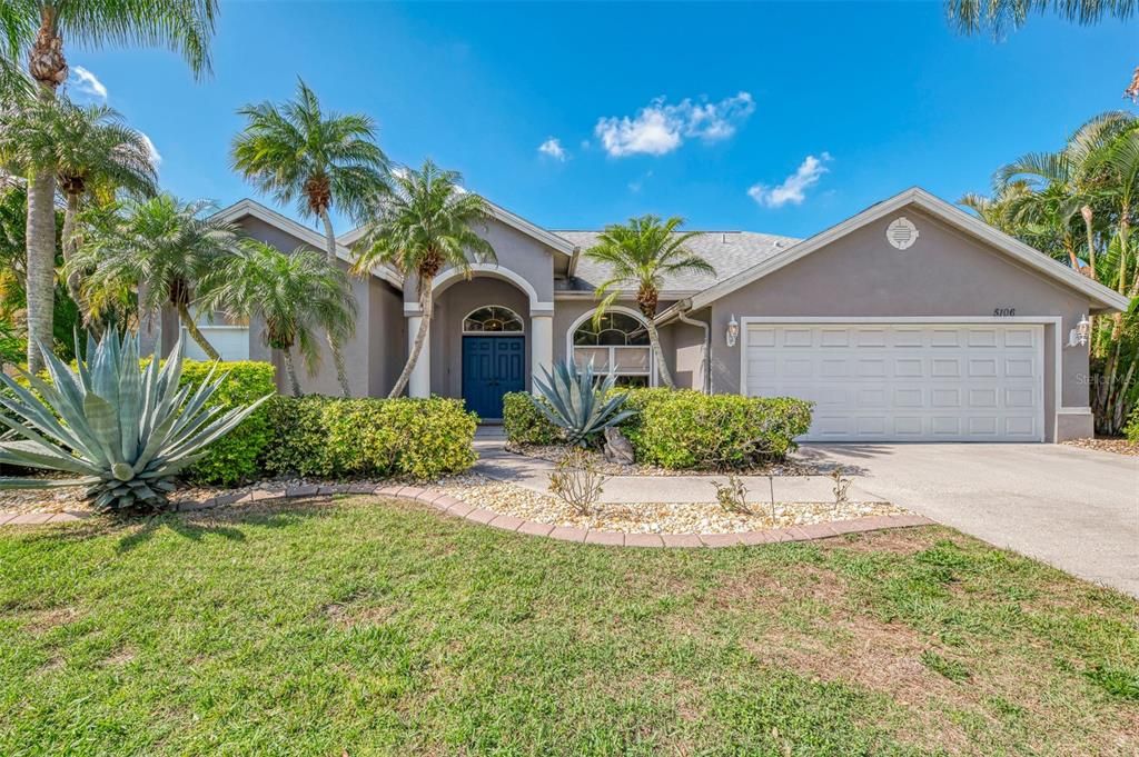 Activo con contrato: $649,000 (4 camas, 3 baños, 2368 Pies cuadrados)