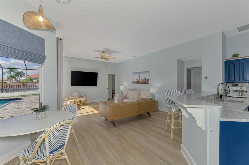 Activo con contrato: $649,000 (4 camas, 3 baños, 2368 Pies cuadrados)