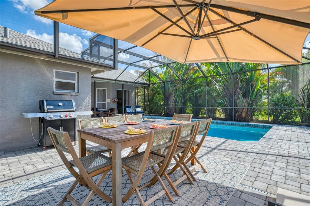 Activo con contrato: $649,000 (4 camas, 3 baños, 2368 Pies cuadrados)