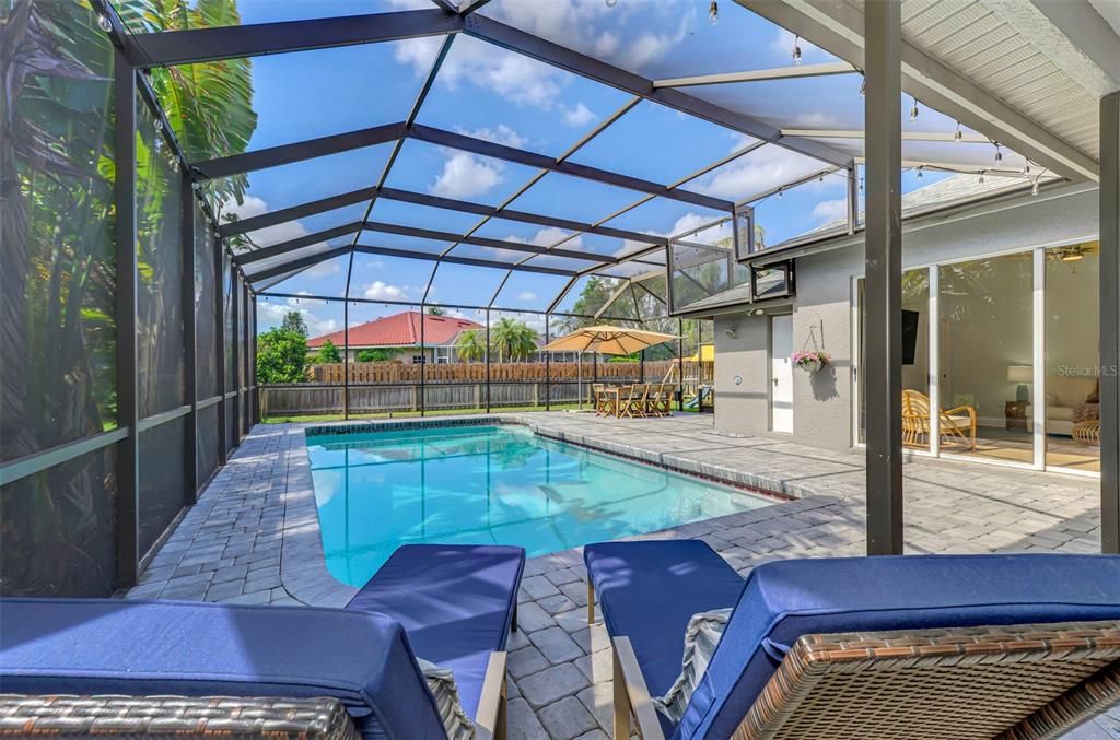 Activo con contrato: $649,000 (4 camas, 3 baños, 2368 Pies cuadrados)