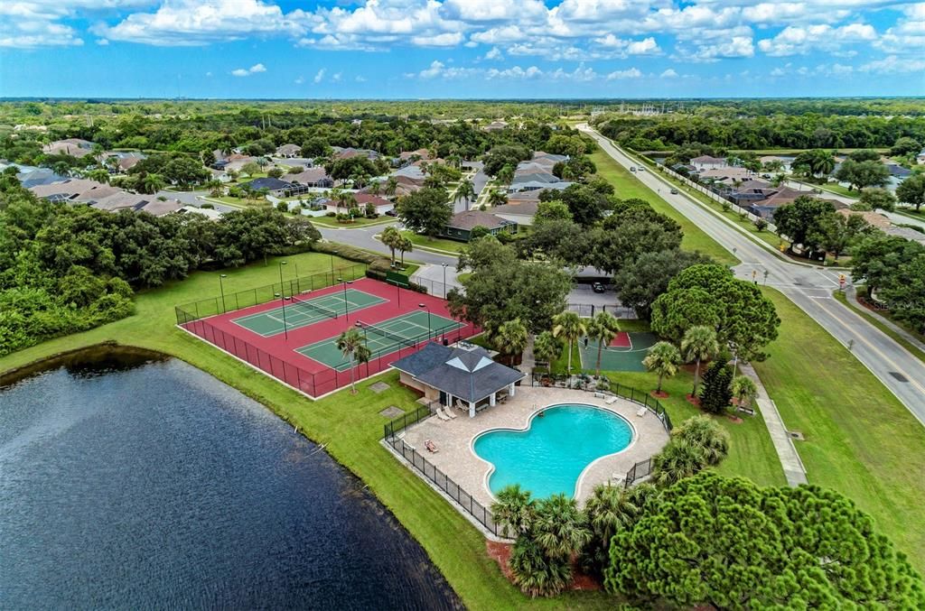 Activo con contrato: $649,000 (4 camas, 3 baños, 2368 Pies cuadrados)