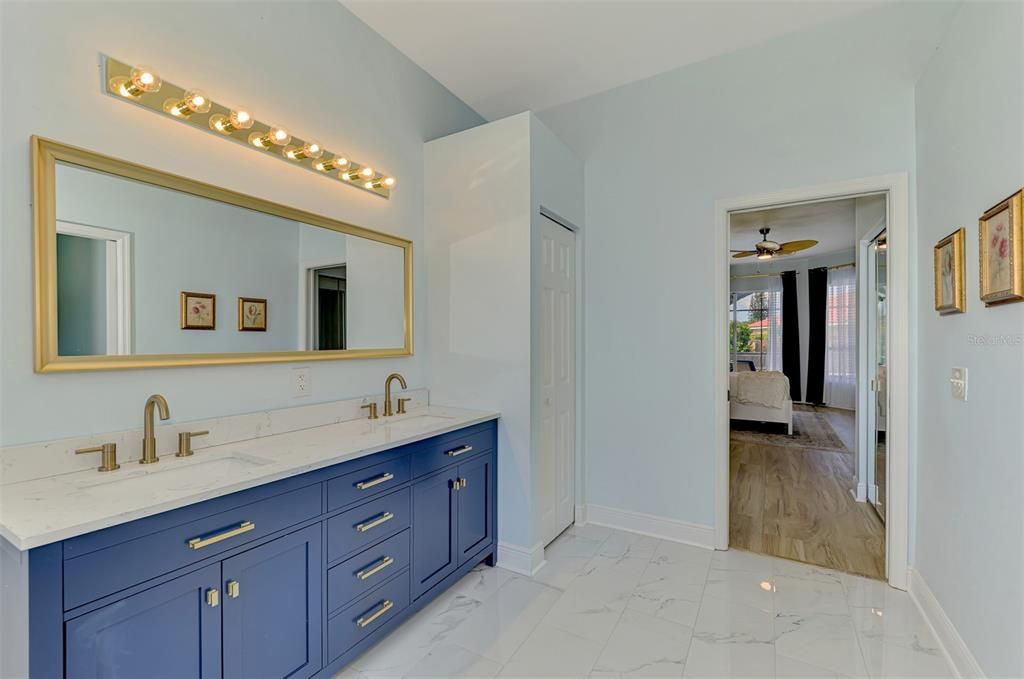 Activo con contrato: $649,000 (4 camas, 3 baños, 2368 Pies cuadrados)