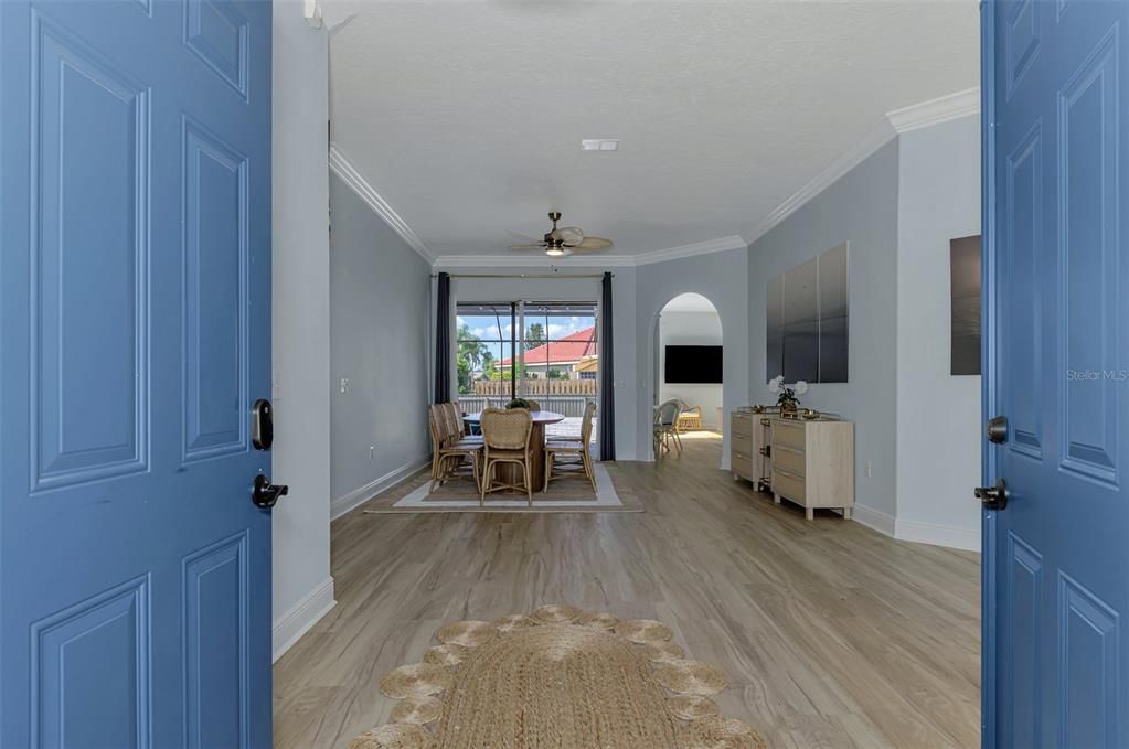 Activo con contrato: $649,000 (4 camas, 3 baños, 2368 Pies cuadrados)
