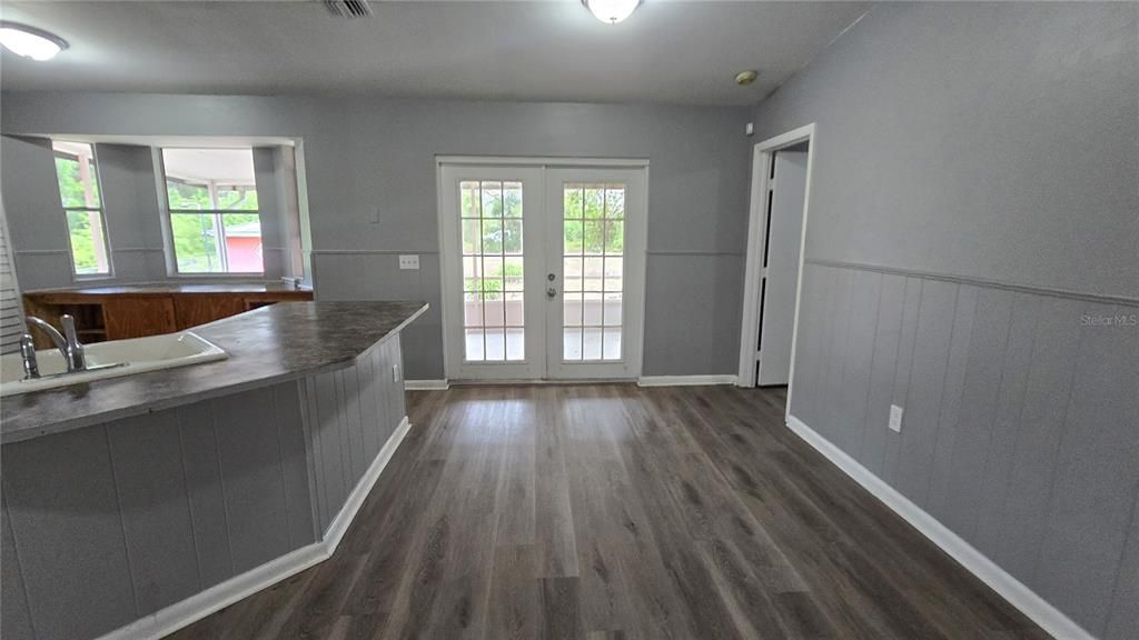 For Sale: $179,900 (3 beds, 2 baths, 1564 Square Feet)