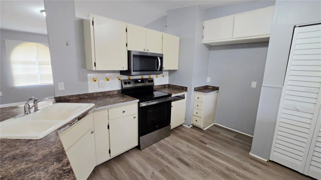 For Sale: $179,900 (3 beds, 2 baths, 1564 Square Feet)