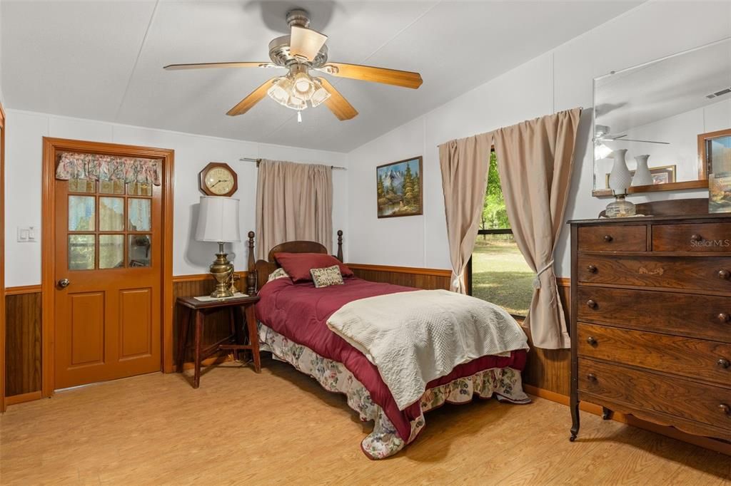 Active With Contract: $189,000 (2 beds, 1 baths, 1019 Square Feet)