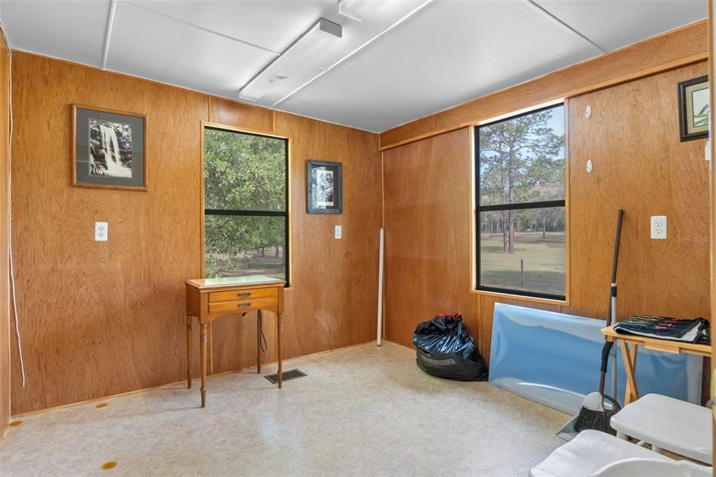Active With Contract: $189,000 (2 beds, 1 baths, 1019 Square Feet)