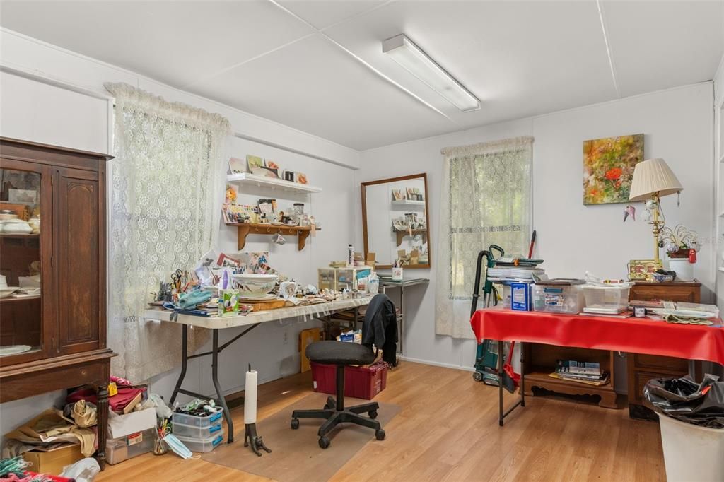 Active With Contract: $189,000 (2 beds, 1 baths, 1019 Square Feet)