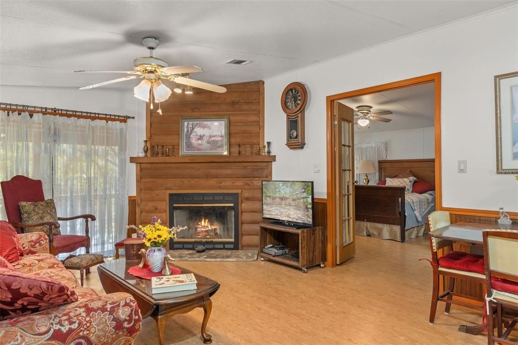 Active With Contract: $189,000 (2 beds, 1 baths, 1019 Square Feet)
