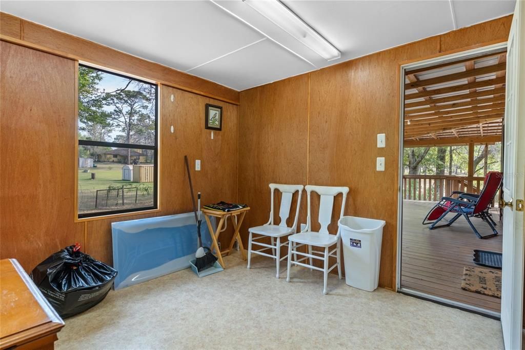 Active With Contract: $189,000 (2 beds, 1 baths, 1019 Square Feet)