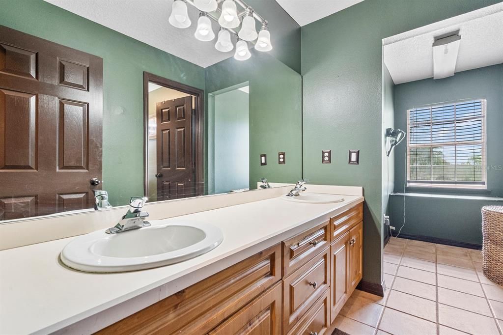 For Sale: $6,900,000 (3 beds, 3 baths, 2826 Square Feet)