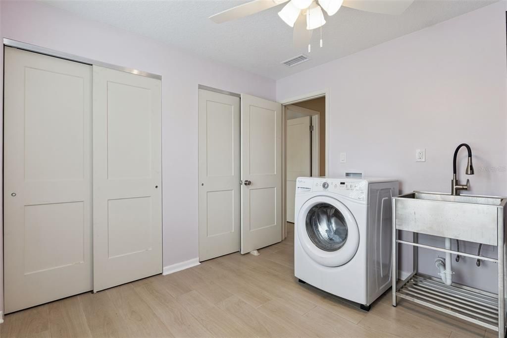 Activo con contrato: $150,000 (2 camas, 1 baños, 965 Pies cuadrados)