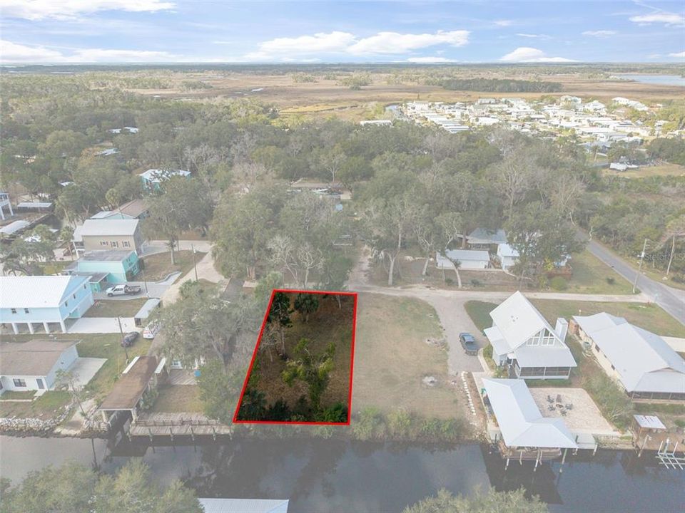 En Venta: $300,000 (0.19 acres)