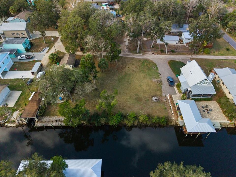 En Venta: $300,000 (0.19 acres)