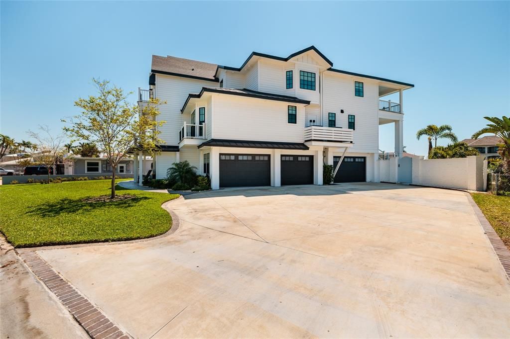 For Sale: $5,299,000 (5 beds, 5 baths, 4641 Square Feet)