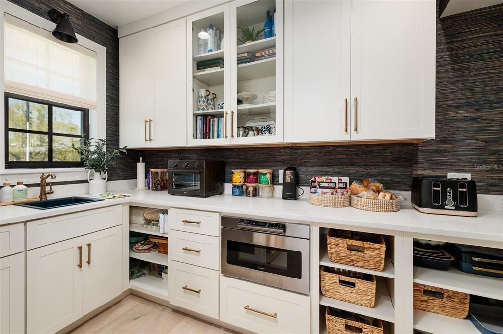 For Sale: $5,299,000 (5 beds, 5 baths, 4641 Square Feet)