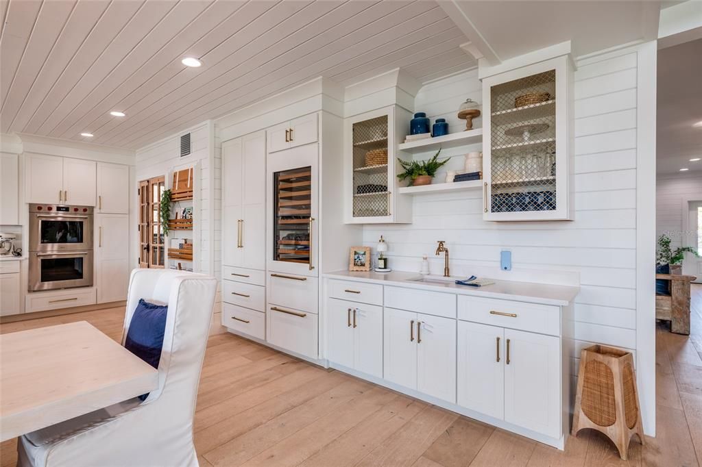 For Sale: $5,299,000 (5 beds, 5 baths, 4641 Square Feet)
