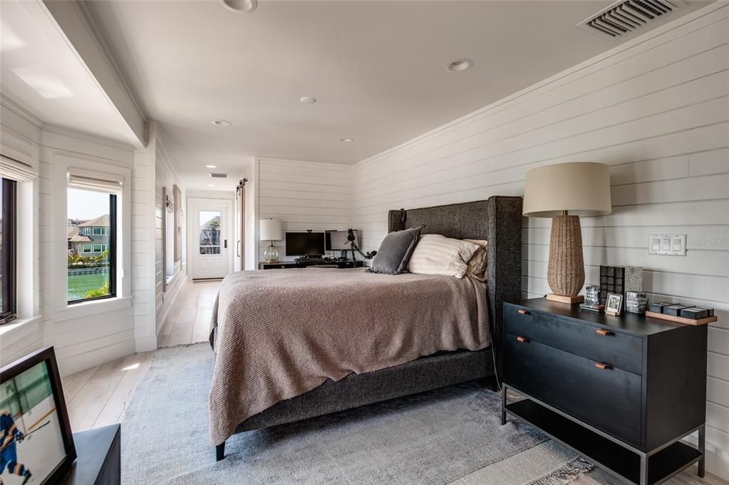 For Sale: $5,299,000 (5 beds, 5 baths, 4641 Square Feet)