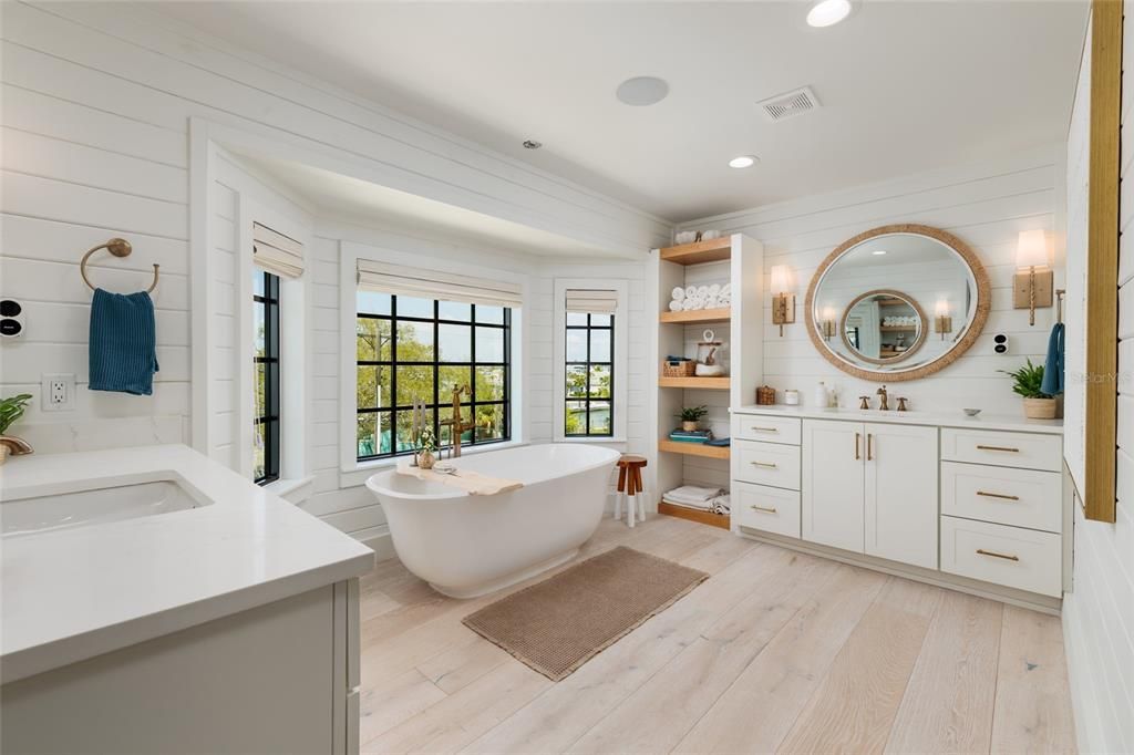 For Sale: $5,299,000 (5 beds, 5 baths, 4641 Square Feet)
