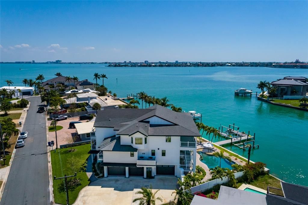 For Sale: $5,299,000 (5 beds, 5 baths, 4641 Square Feet)