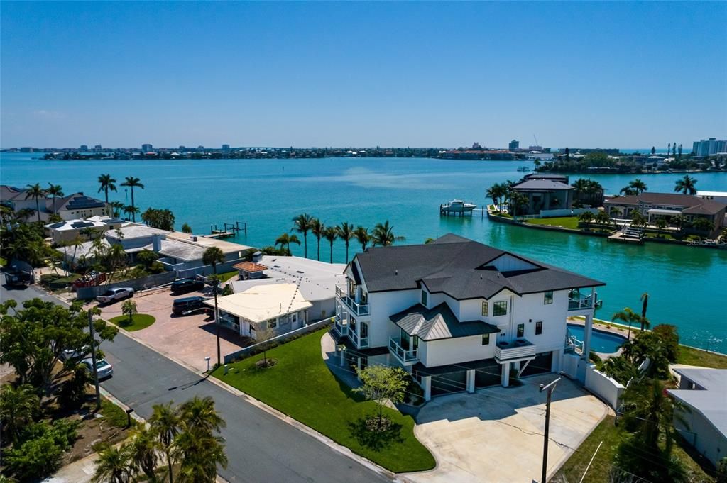 For Sale: $5,299,000 (5 beds, 5 baths, 4641 Square Feet)