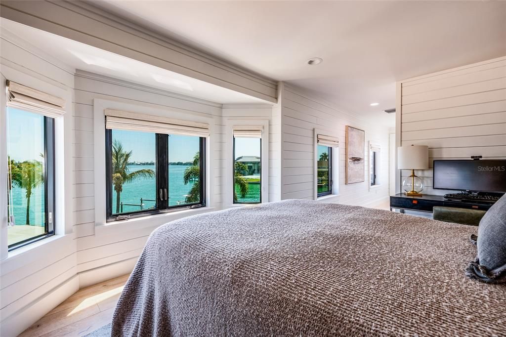 For Sale: $5,299,000 (5 beds, 5 baths, 4641 Square Feet)